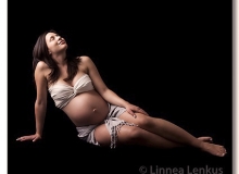 Фотосессии беременных в темных тонах